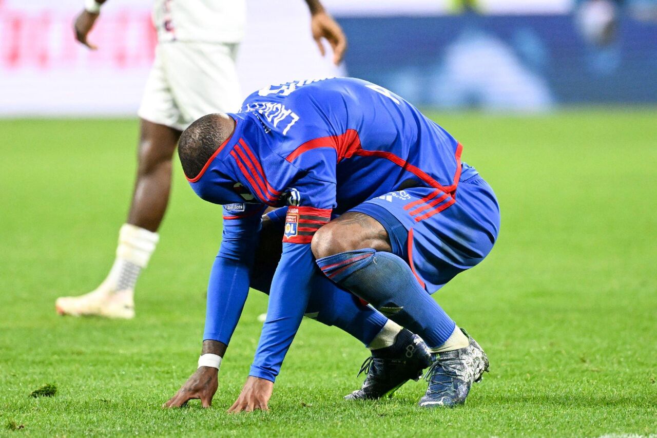 爱游戏体育APP-向着炮火前进演员表